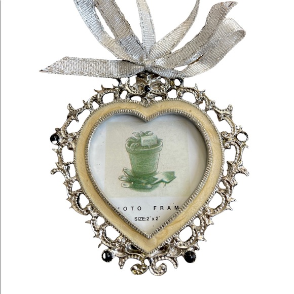 Black/Cream Metal Photo Frame Ornaments with Black Accent Beading - Picture 10 of 14